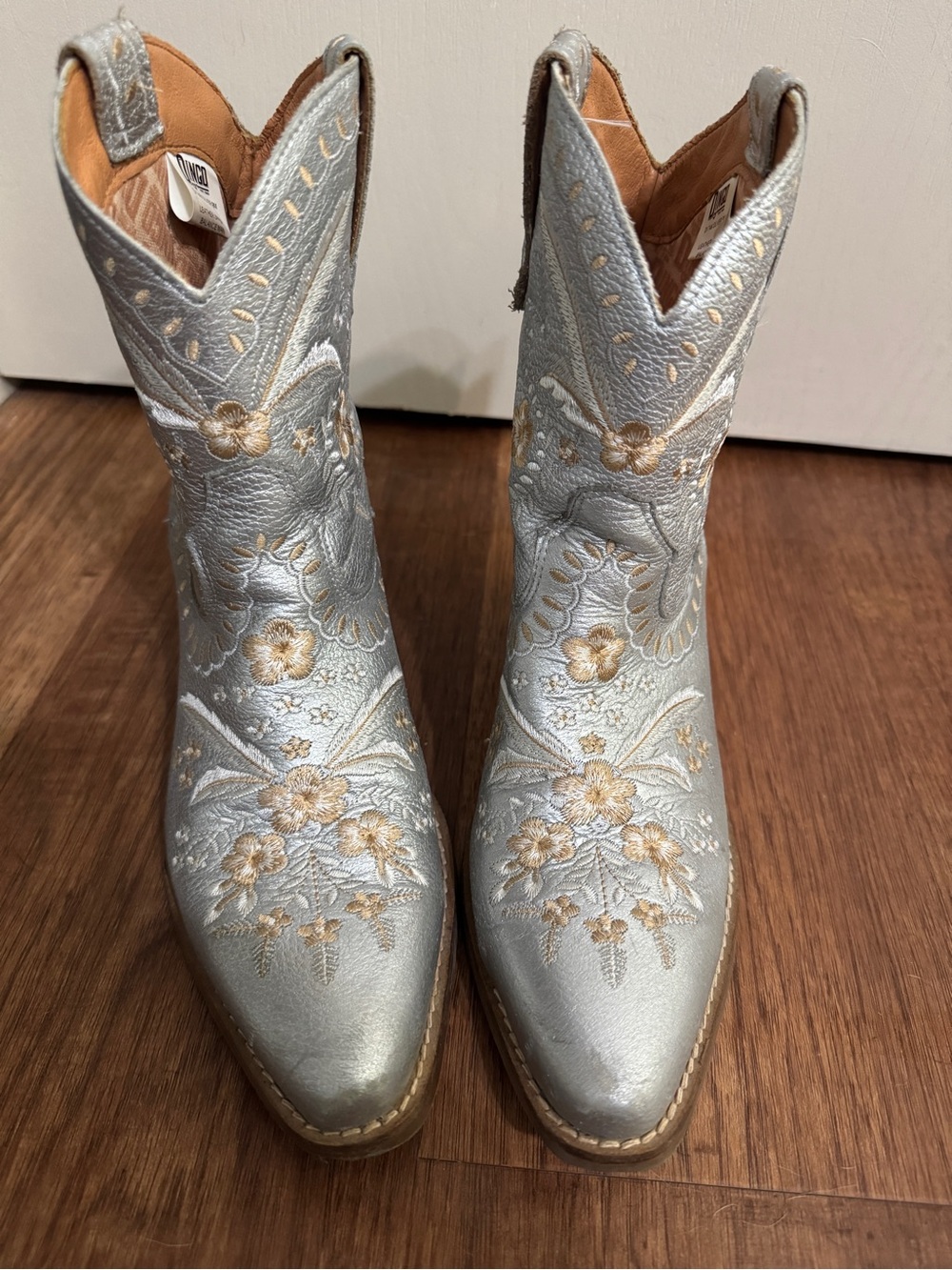 dingo Metallic Silver Floral Embroidered Western Boots